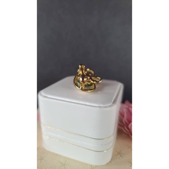 Vintage Green Glass and Gold Tone Metal Brooch - Picture 4 of 10